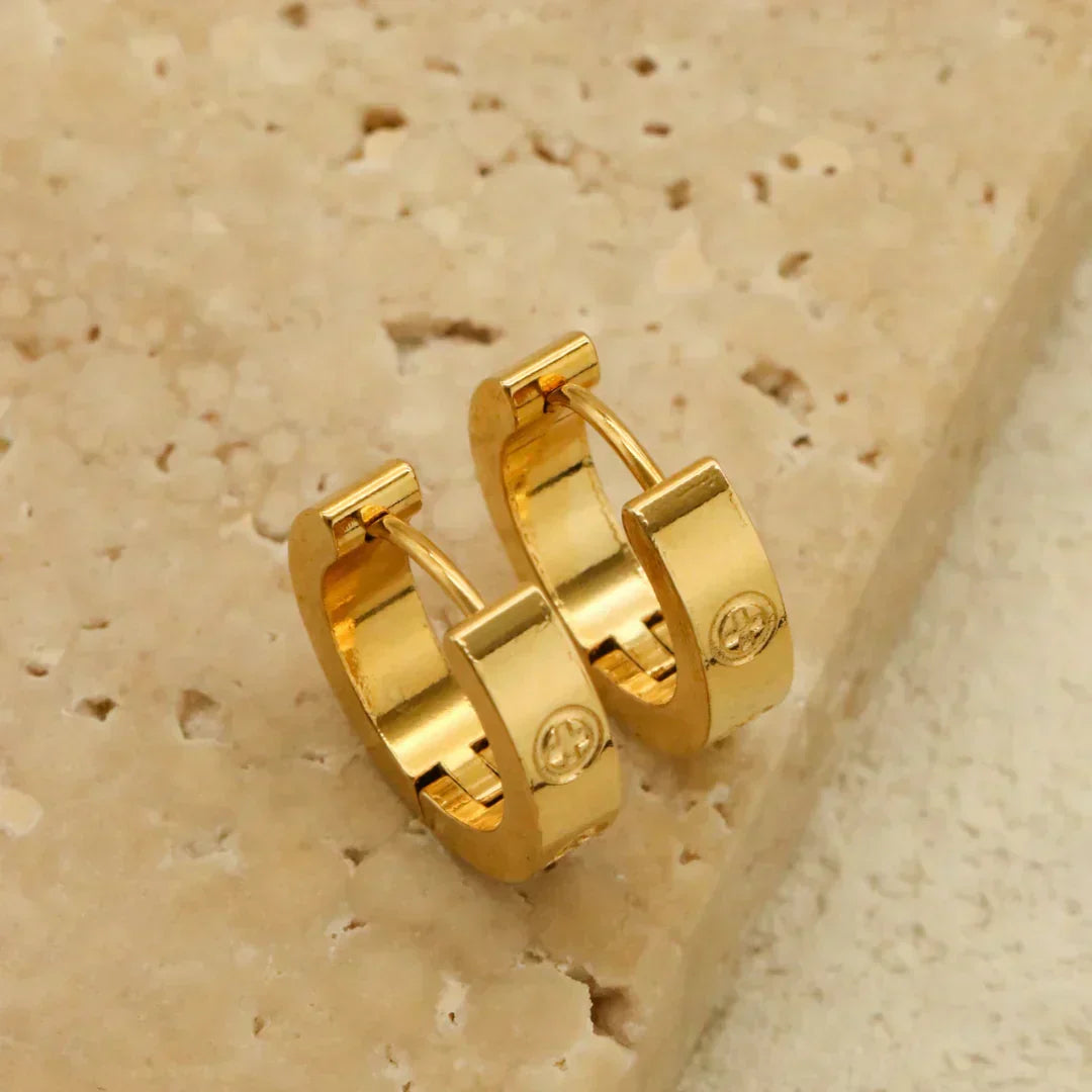 Conjunto Collar, Pulsera y Pendientes Dorados